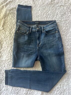 Judy Blue Skinny Fit Jeans Women’s 9/29 Medium Wash Raw Hem Side Slit